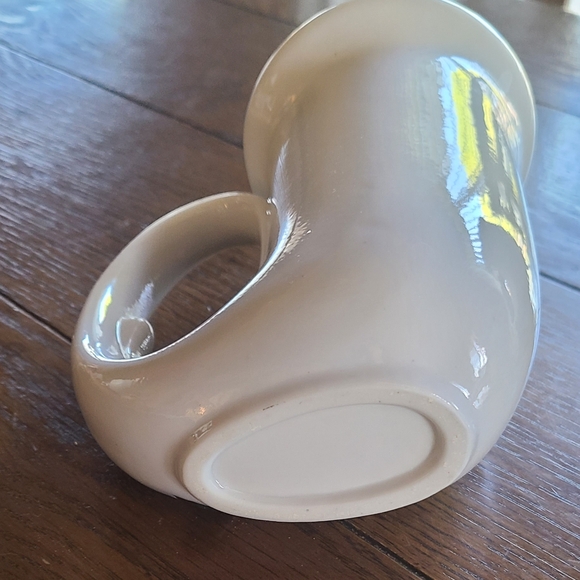 Set of horn shaped mugs Ocra whale and Beluga whale with seagulls Alaska - Picture 7 of 13